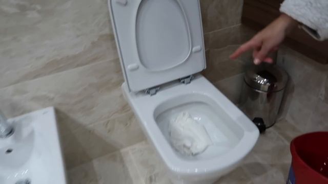 SLIME PRANK IN MY DAD'S TOILET!! смотреть онлайн