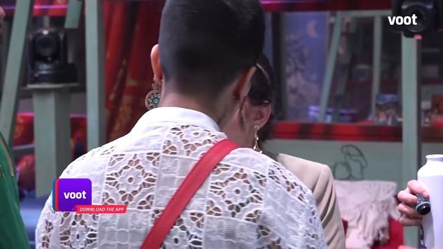 Bigg Boss OTT | Urfi की आँखों में आंसू!! क्या Zeeshan है वजह ?? смотреть онлайн