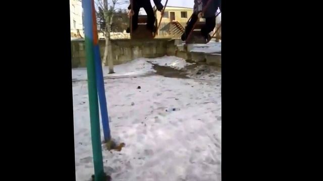 Я с другом. Делаем солнышко на качелях! (ПРОСТО ТАК) смотреть онлайн