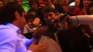 Грузин и чеченец МОЩНО поют на грузинском!