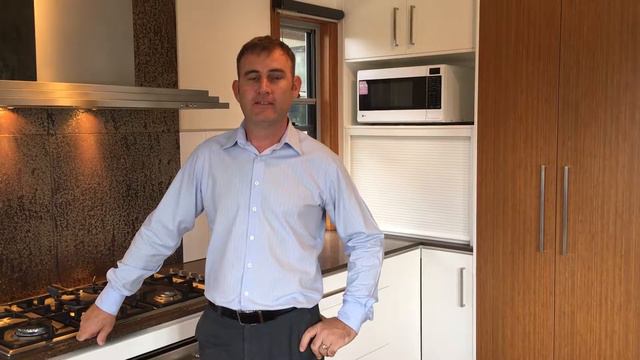 PRESENTATION SELLS Real Estate Agent Karl Peters Shares $111,000 Bonus At Sale смотреть онлайн
