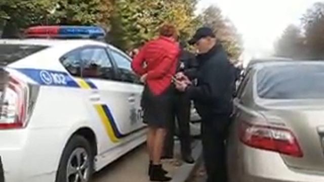 Зажержание водителя ехавшего на участников марша смотреть онлайн