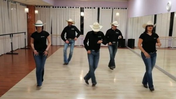 Full Turn - Country Line Dance