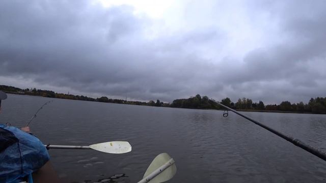 Рыбалка в Московской области. Осенний жор окуня, сплав на байдарке... смотреть онлайн