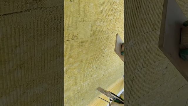 Как ремонтируется место повреждения минеральной ваты в СФТК Мокрый Фасад, пробка из минваты смотреть онлайн