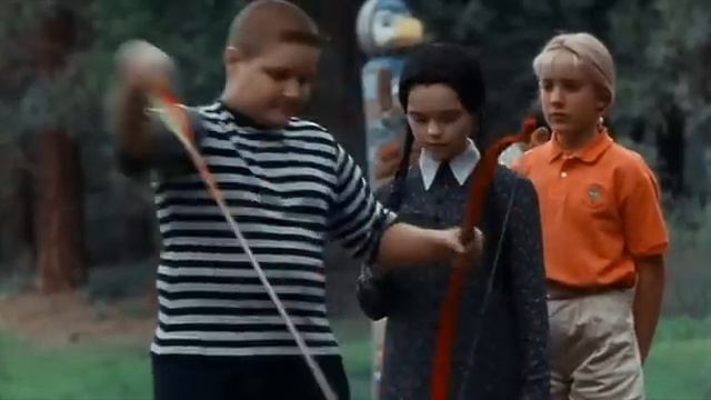 archery lesson with the Addams Family смотреть онлайн