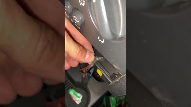 Opel Meriva A. Снятие блока с прикуривателем и пепельницей. смотреть онлайн