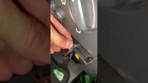 Opel Meriva A. Снятие блока с прикуривателем и пепельницей.