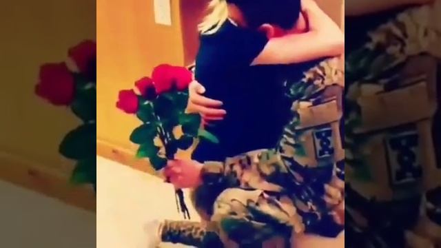 Девушка неожиданно встречает своего парня из армии смотреть онлайн