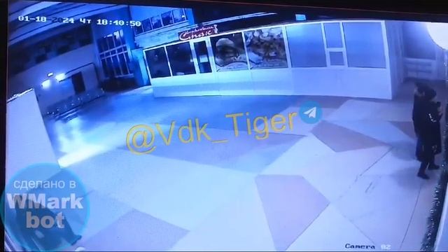 ?? Два подростка в Большом камне зашли на автостанцию с пистолетом смотреть онлайн