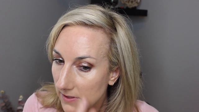 NEW CHARLOTTE TILBURY AIRBRUSH FLAWLESS FOUNDATION ON DRY, MATURE SKIN REVIEW смотреть онлайн
