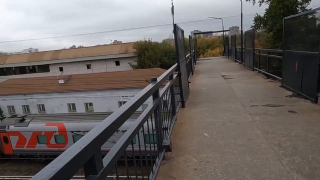 "А почините меня...ну пожалуйста...ну что вам стоит?" - пешеходный мост на ст.Кусково. МЦД-4 смотреть онлайн