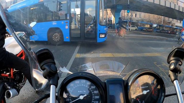 Вдруг откуда ни возьмись появился чувак на велике! Час пик в Будапеште! смотреть онлайн