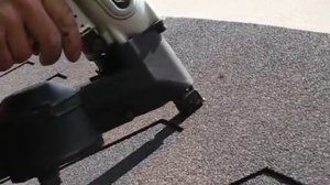 Монтаж мягкой черепицы кровельным пистолетом Trusty TCN-3145R (2)