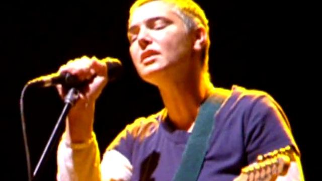 Sinead O'Connor - I Am Stretched On Your Grave (live in Moscow) смотреть онлайн