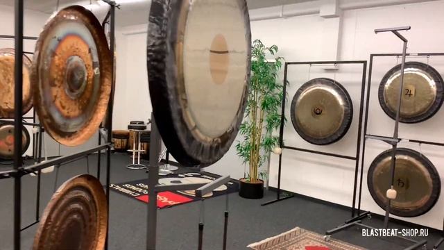 Blastbeat VLOG: Прогулка по фабрике и офису Paiste в Швейцарии. Прослушивание тарелок смотреть онлайн