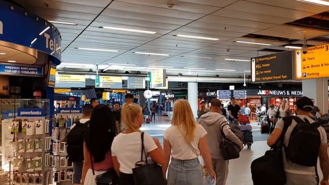 Amsterdam Airport Arrivals, Schiphol Airport Meeting Point смотреть онлайн