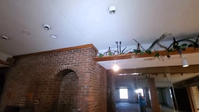 EXPLORING Old Hotel Before DEMOLITION (Scranton Red Carpet Inn) / Part 1 смотреть онлайн