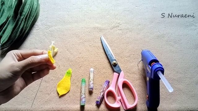 Fritillaria Imperialis 'Lutea' Felt Flower Tutorial - Bunga Dari Kain Flanel by S Nuraeni смотреть онлайн