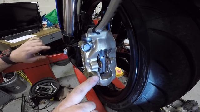 How to replace front brake pads bmw g310 смотреть онлайн