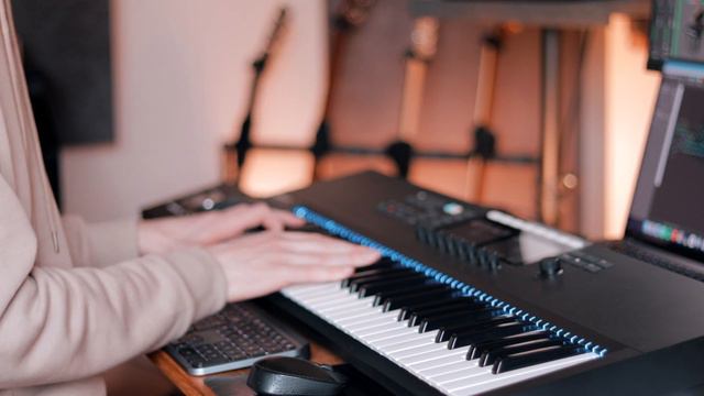 Be Still - Ambient Spontaneous Piano Instrumental смотреть онлайн