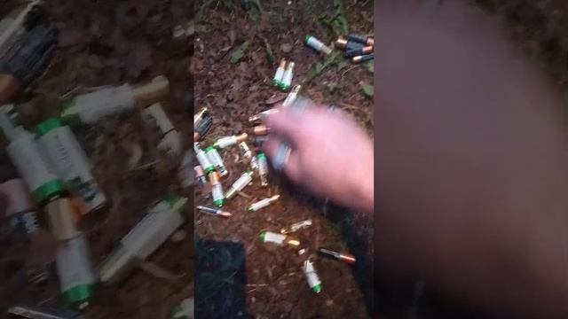 Как фирма?Duracell? уходит из России??Куча батареек на газоне в Москве: СВАО, Свиблово, 06.05.2023 смотреть онлайн