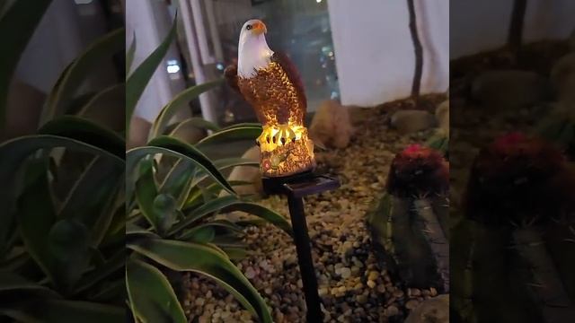 Садовая фигурка на солнечной батарее Орел. смотреть онлайн