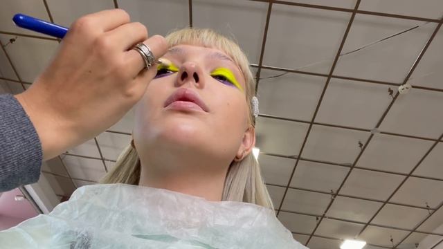 САЛОН В ОДЕССЕ// ИСПОРТИЛА ЛИЦО АЭРОГРАФОМ??? смотреть онлайн