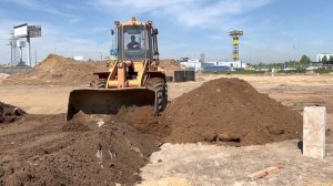 Работа фронтального погрузчика АМКОДОР 332В планировка грунта ООО "СТРОЙМОНТАЖ" ООО "АртехСпецСтрой