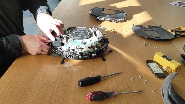 Робот пилосос Samsung SR 8895. Порушений, не адекватний рух. смотреть онлайн
