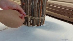 Красивое кашпо из веток для декора сада за 5 минут.