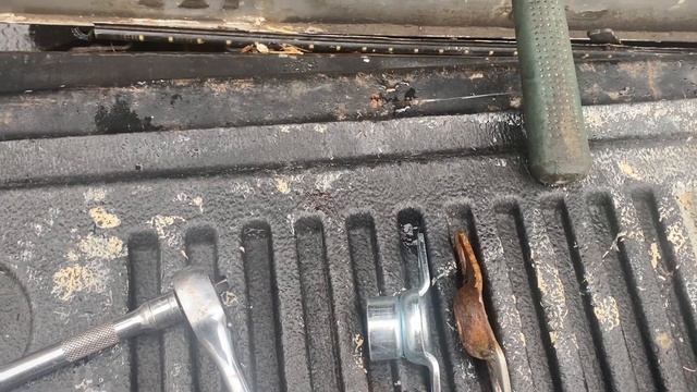 Broken tailgate hinge repair Dodge Ram 1500 2500 смотреть онлайн