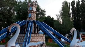 Нижний парк Аттракцион Лебеди