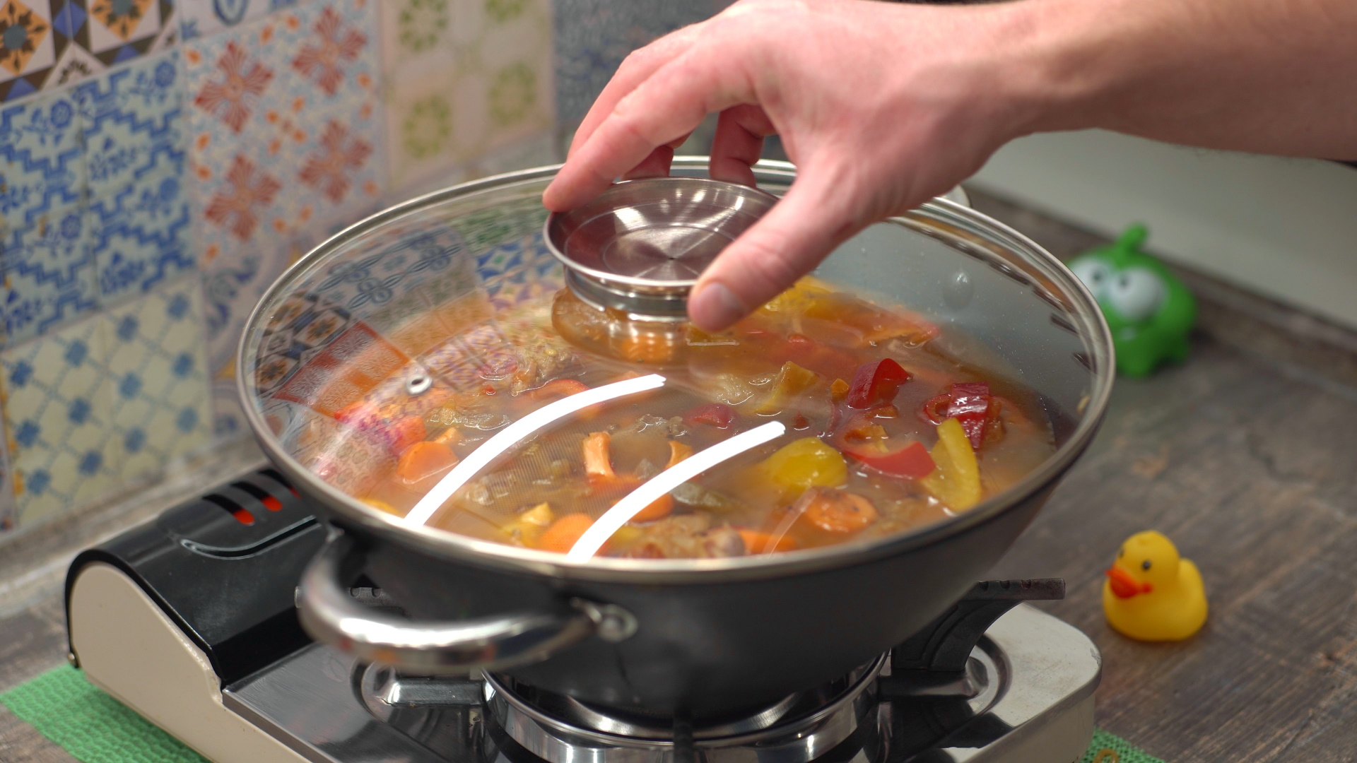 Самая вкусная индейка тушеная с овощами в казане смотреть онлайн