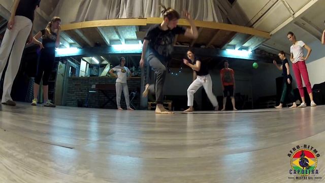 Roda after capoeira class for advanced and beginners students together смотреть онлайн