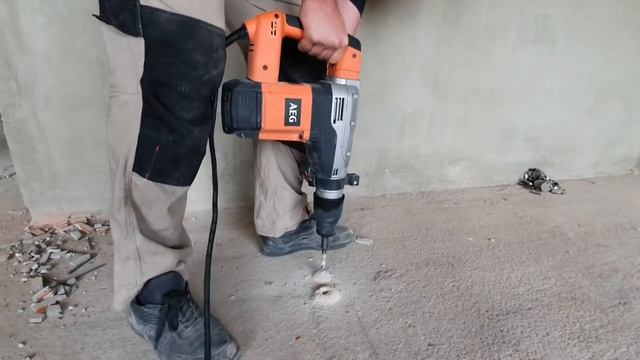 Сравнение перфоратора Bosch 12-52 D и AEG KH 7 E смотреть онлайн