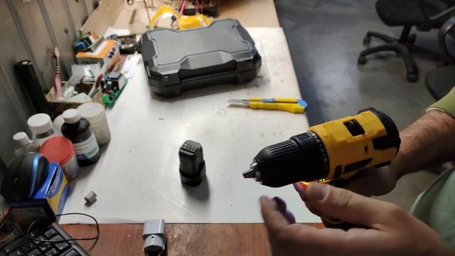 Распаковка Шуруповерт Deli 16v - 2000mAh - 32Wh - 45N.m ,заказывал напрямую с Китая. смотреть онлайн