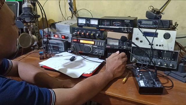 merakit antena DIPOLE INVERTED V tali kutang di 40m band - YD2ABS смотреть онлайн