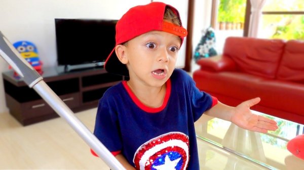 Марк играет с мамой