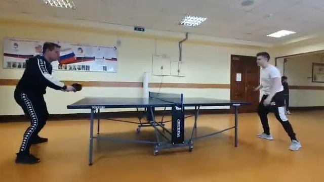 Играем в настольный теннис. 1 партия смотреть онлайн