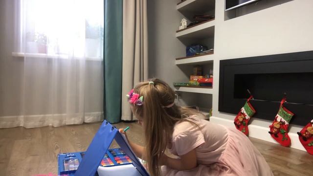 София принцесса рисует подарок маме смотреть онлайн