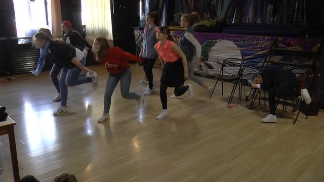 Прогулка, современный танец (подростки 13-15 лет). Детская студия танца "Форс". Рук. Биза Светлана смотреть онлайн