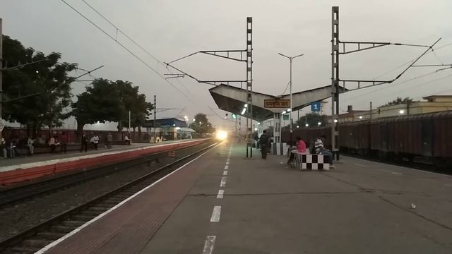 Dangerous Howrah - New Delhi Rajdhani Express Devastated Dankuni at Full Speed смотреть онлайн