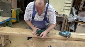 Сломался лобзик, кто виноват? Не держит пилку.