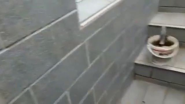 Вся плитка отвалилась, но не в клее дело. смотреть онлайн