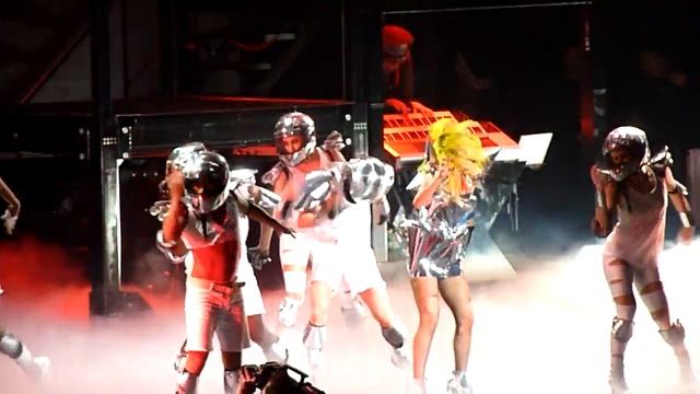 lady gaga Bad Romance oracle arena california HD ( MARCH 22) смотреть онлайн