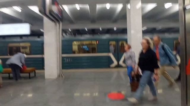 Замоскворецкая Линия! Отправление поездов Москва 2020 и Номерной со станции метро Каширская! смотреть онлайн