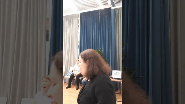 Урок вокала в ЦМД ВДНХ Распевка Прозвучивание тела сверху вниз смотреть онлайн