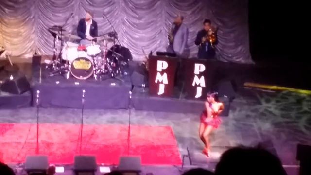 Scott Bradlee's Postmodern Jukebox live at Riviera Theatre, Chicago, Sat Feb 3 2018 part 1 смотреть онлайн