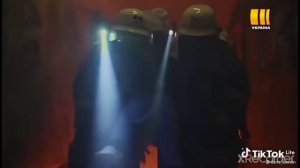 Эта песня Изменена Из а4 Открыл глаза всё офигенно шею свело сматрю только в лево 👍